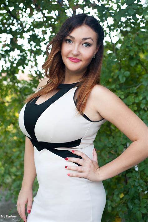 Online Dating with Stunning Ukrainian Woman Viktoriya from Melitopol