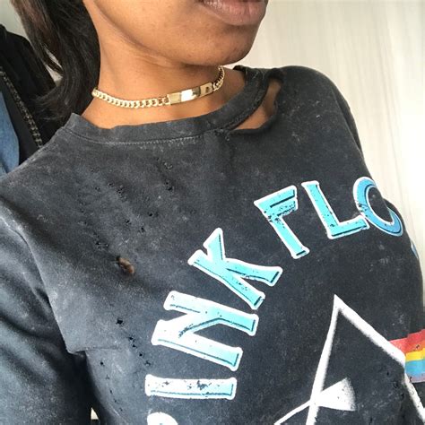 How to: Distressed A T-shirt | THE FASHION JUNGLE | T shirt diy, Ripped