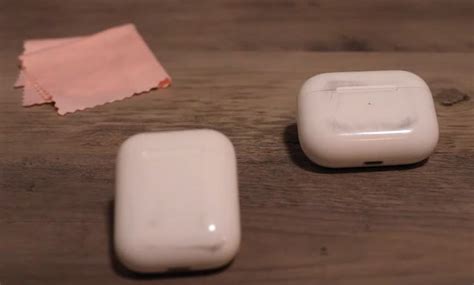 how to clean airpods case