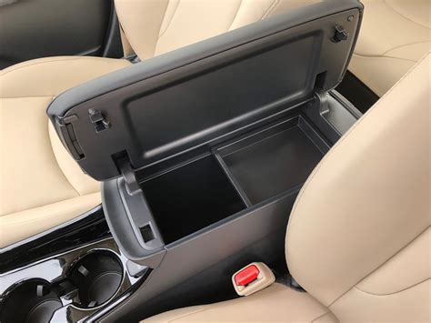 2019 Toyota Prius: 144 Interior Photos | U.S. News