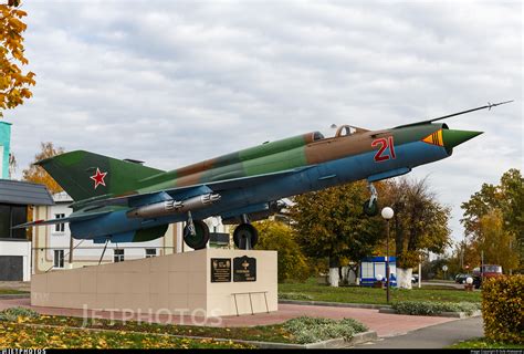 21 | Mikoyan-Gurevich MiG-21 Fishbed | Soviet Union - Air Force | Sots ...