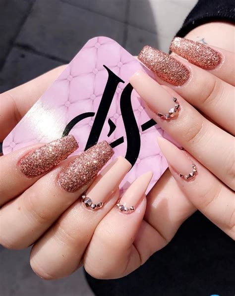 These Rose Gold Nails Are Anything But Basic | Rose gold nails, Wedding ...