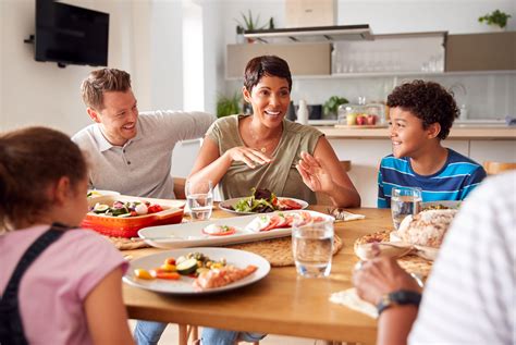 family eat food