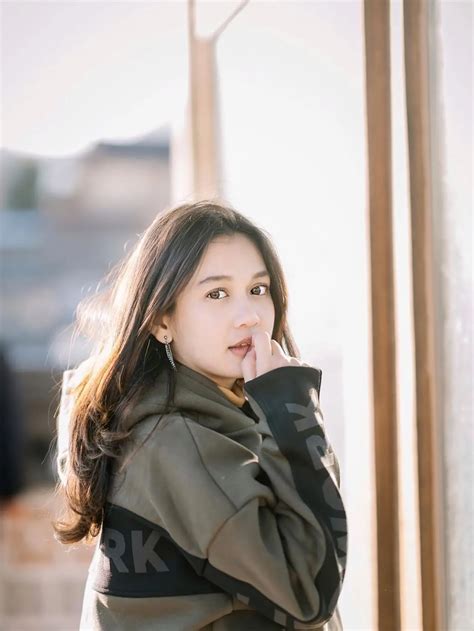 7 Potret Transformasi Dea Annisa, Bukti Pesona Imutnya Awet - Hot