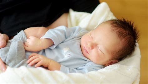 Why Is My Newborn Grunting and Squirming While Sleeping? | WonderBaby.org