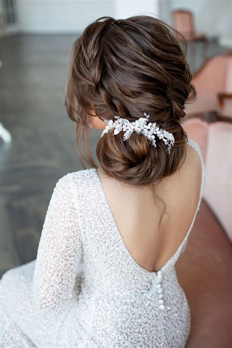Свадебные прически и макияж Москва | Classic wedding hair, Hair styles ...