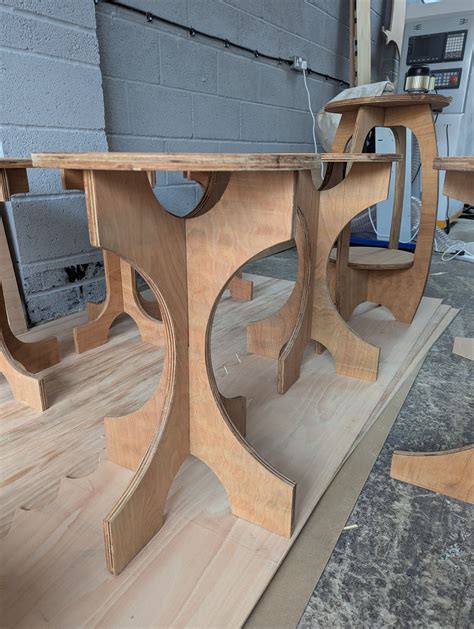 Round top collapsible table – Little Big Research and Engineering Ltd.