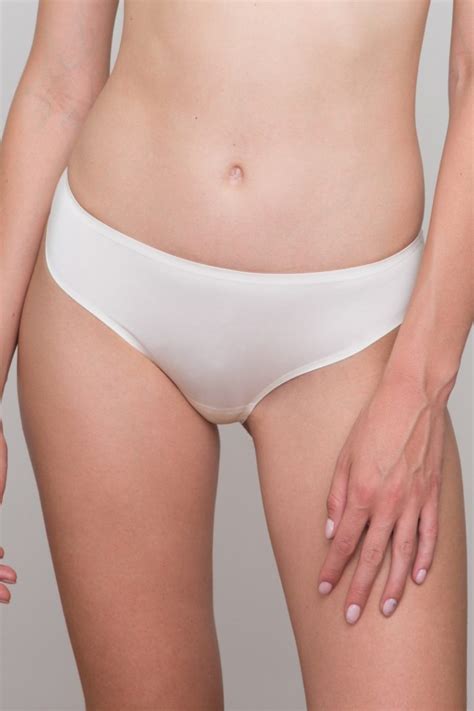 Трусы женские бразильяна бесшовные телесного цвета ROSE&PETAL LINGERIE ...