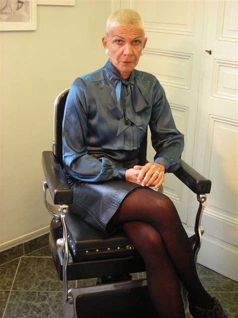 Mary with a satin blouse pleated at the front. | Sexy ältere frauen