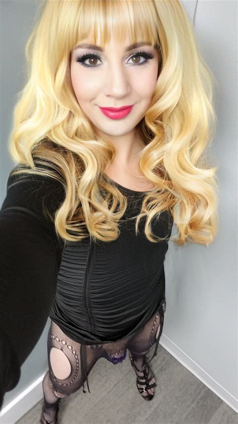 Good morning, a quick pic at work. Dress pulled up to remind everyone