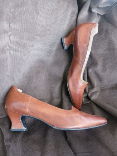 Tutorial: How to dye leather shoes & handbags - The Dreamstress