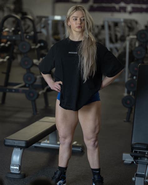 Miranda Cohen : r/musclegirlsflexing