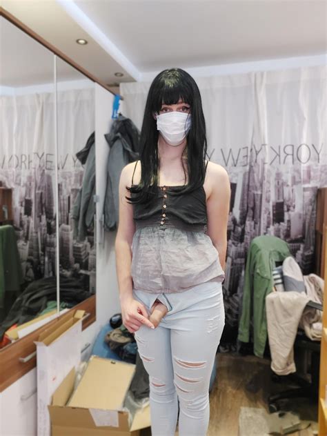 Too big to hide 😋 : r/tbulges