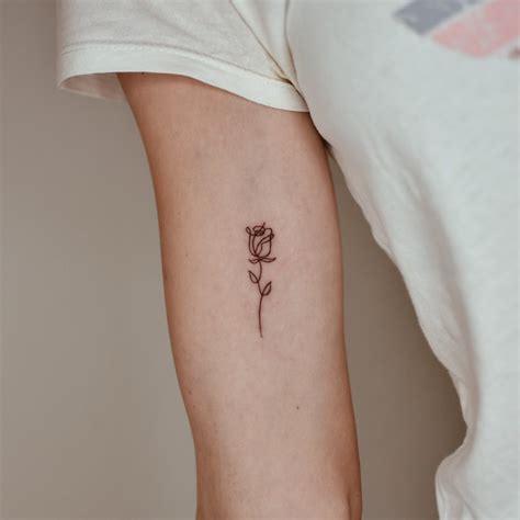 Fotos De Tatuagens Pequenas Feminina - Tatuagens femininas pequenas: 50 estilos para inspirar sua próxima arte ...