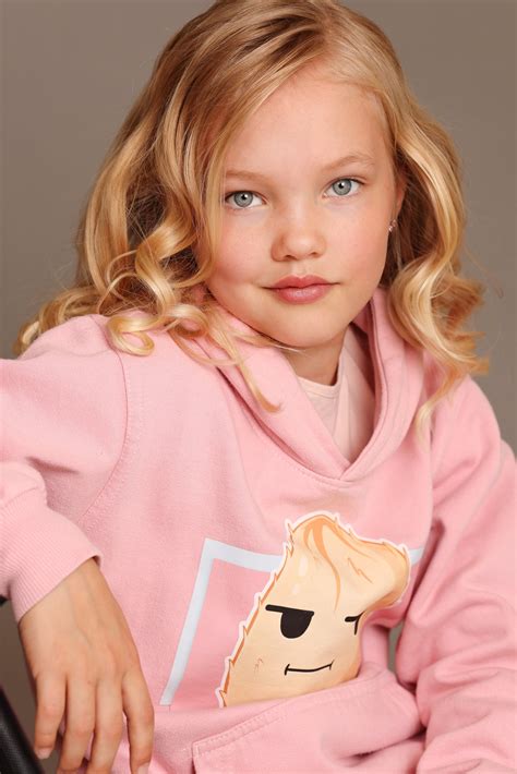 NEA N — Fashion Model Agency