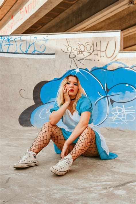 Elevator+Blonde+Girl Photos, Download The BEST Free Elevator+Blonde