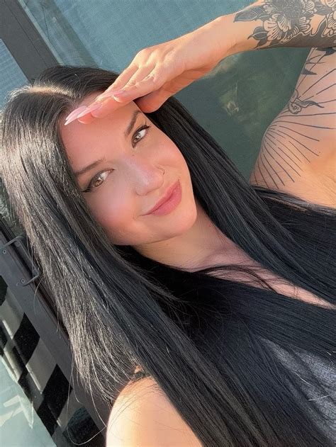 Katie Leigh (@pineappleprincess_) • Instagram photos and videos