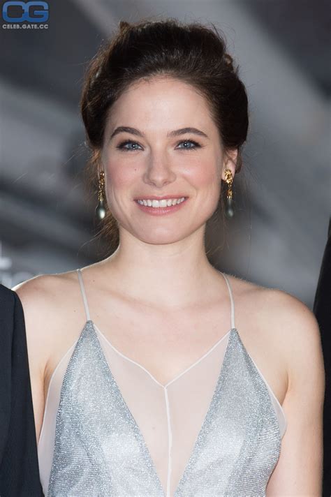 Caroline Dhavernas nackt, Nacktbilder, Playboy, Nacktfotos, Fakes, Oben
