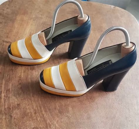 Sapato Feminino Anos 70 - Sapato Cavalo de Aço Anos 70 em Couro | Sapato Feminino ...