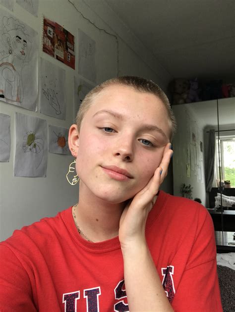 shaved head girl (idk) | Girls with shaved heads, Buzzed hair women