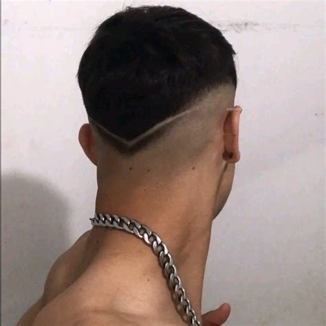 Cortes Navalhado Em V - Degrade navalhado em v | Cabelo em v masculino, Disfarçado em v ...