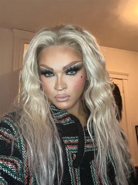 I feel like a million bucks : r/crossdressing