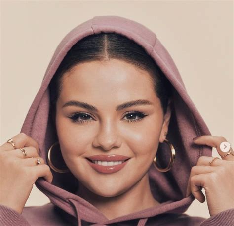 Selena Gomez's Inspirational Message to Young Women - h8rigab