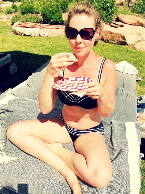 Katherine Heigl in Bikini - Social Media 03/29/2018 • CelebMafia