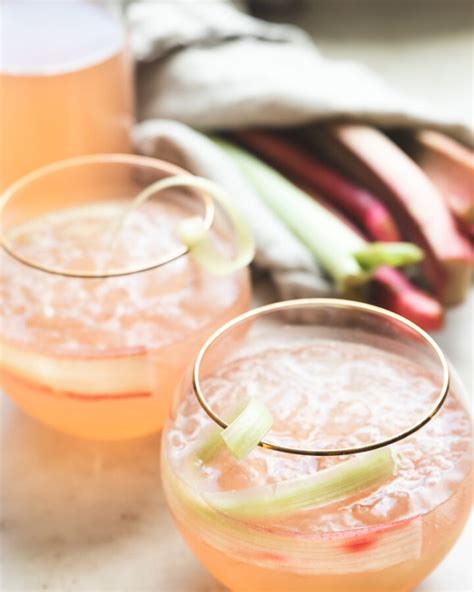 how to make Rhubarb Gin (easy recipe)