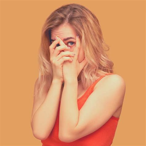 Why Am I So Insecure? 7 Common Causes of Insecurity - Happier Human