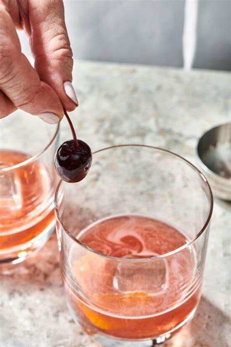 Boulevardier Cocktail | How to Make a Boulevardier — The Mom 100