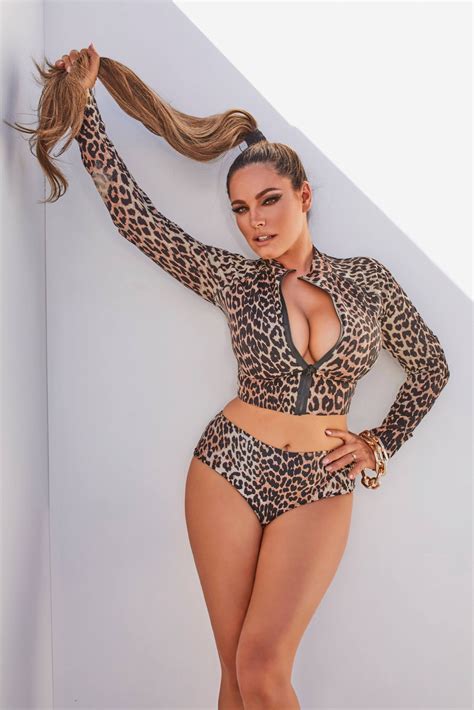 Kelly Brook – Fantastic Big Breasts in 2021 Official Calendar