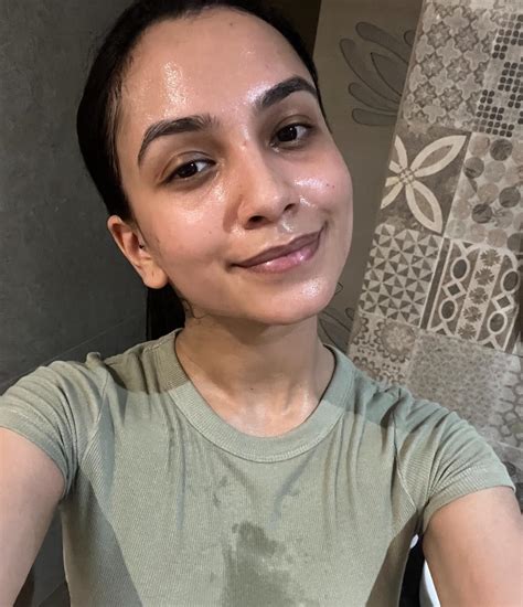 hem  saroya werkin girlie instagram