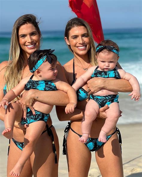 Portal Zacarias Foto De Bia E Bianca Irmãs - Bia e Bianca Feres encantam seguidores com clique com filhas em praia