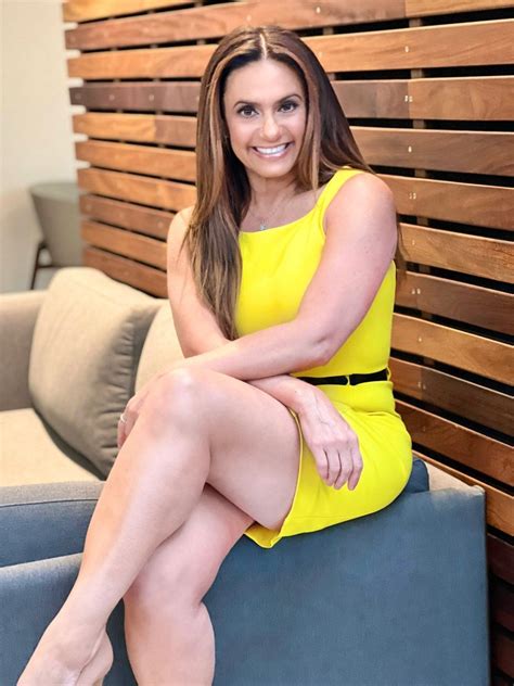 Untitled | Penelope menchaca, Morena atractiva, Penélope