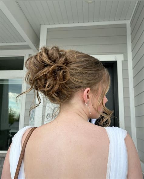 Upcoming runway shows will inspire next year’s prom hair 18