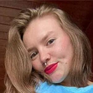 EmilyRoseTV - Age, Family, Bio | Famous Birthdays