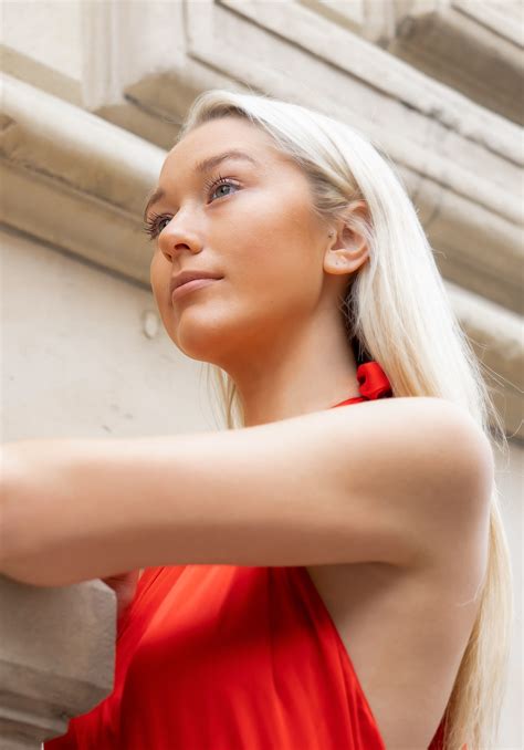 Zoe - Assets Model Agency