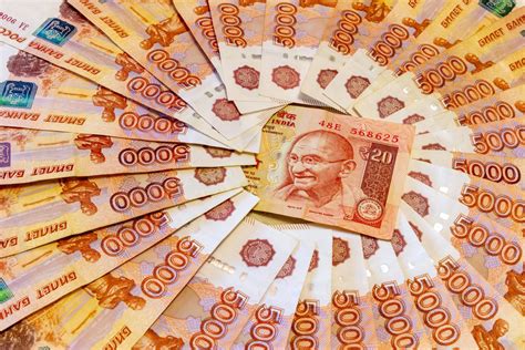Щастя не в рупіях: чи має Росія гроші на війну з Україною