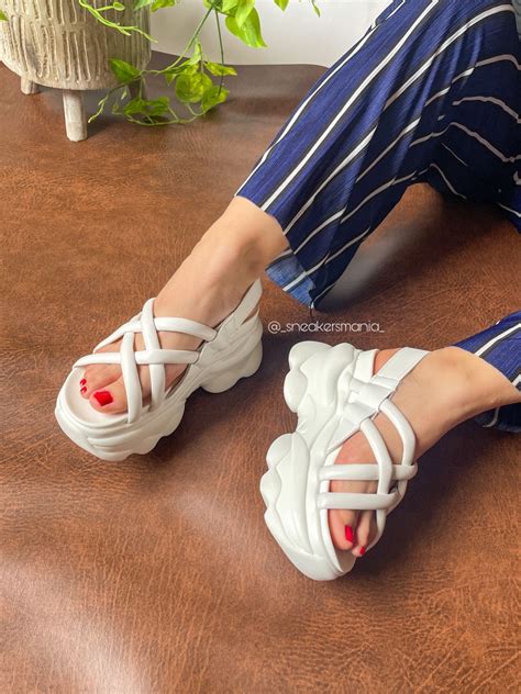 Cora White - Sneakersmania