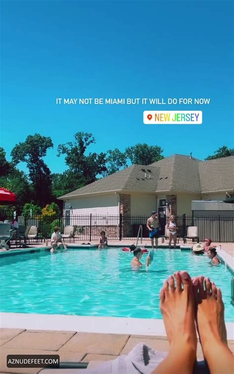 DERYNN PAIGE Feet - AZNudeFeet