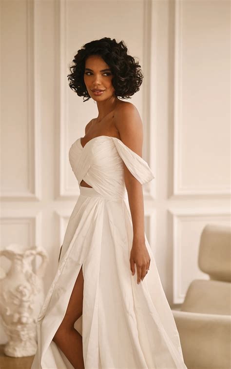 Glamorous Wedding Gowns With Sweetheart Neck Lines Always Elegant