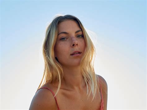 Austrian singer-songwriter Marie Lang releases sultry, soulful single