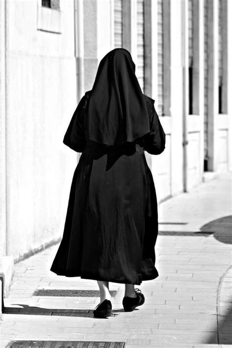 la storia  suor lucj tra giornalismo  fake news  leon