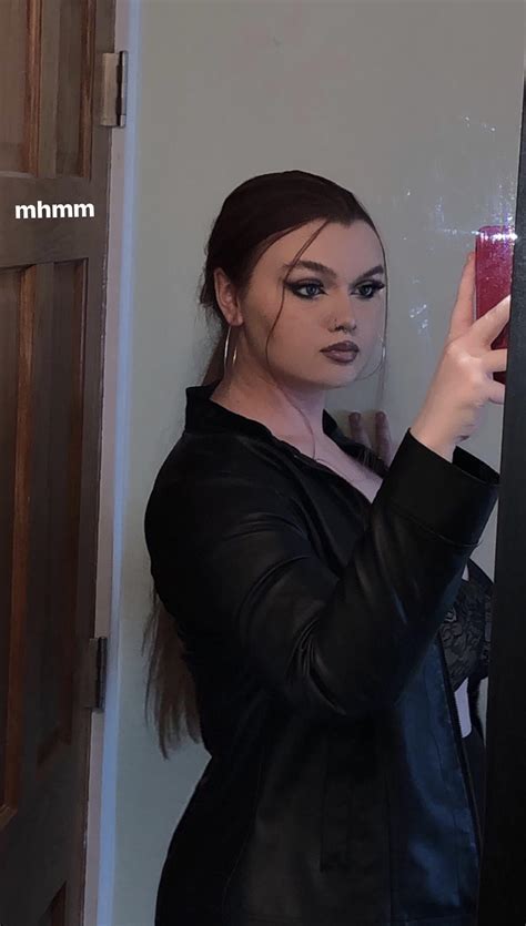 on your knees | Scrolller