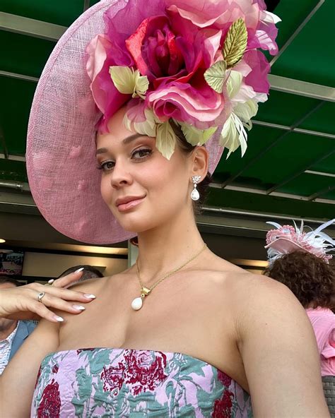 Lauren Compton Husband, Past Affairs, Net Worth, Family and Bio