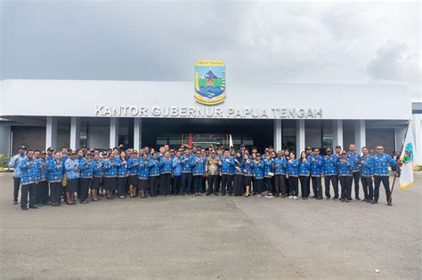 Wagub Papua Tengah Lepas 189 Kontingen ke PORNAS XVII KORPRI di Sumsel