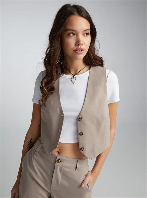 Le gilet habillé court in 2024 | Vest outfits for women, Classy summer