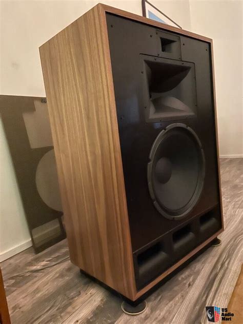 klipsch cornwall   walnut photo   audio mart