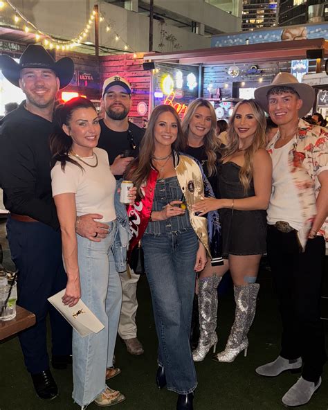 Tiffany Gomas (@tiffanygomas) • Instagram photos and videos